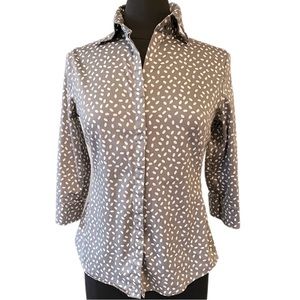 NEW YORK & COMPANY Fit and Flare Stretch Spotted Shirt SIZE M